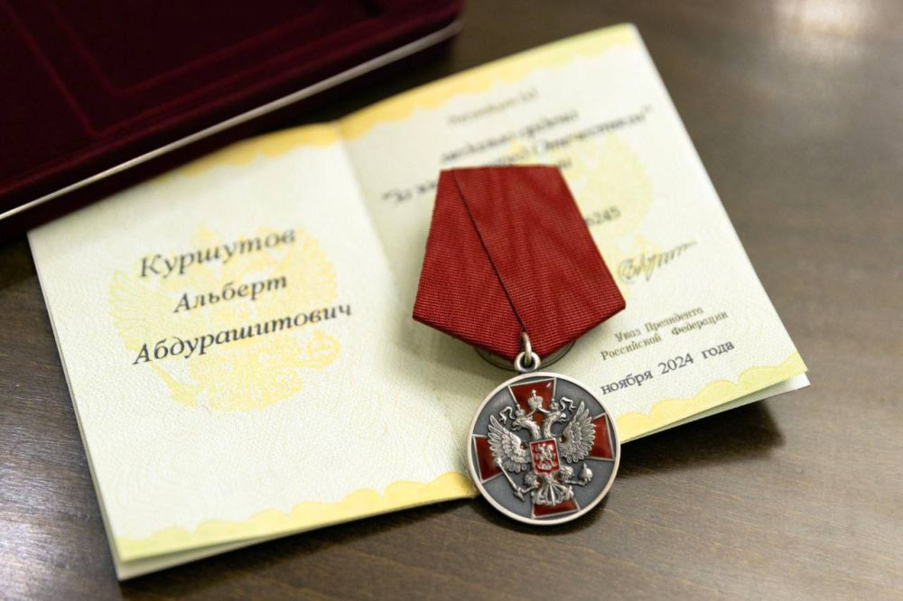 Альберт Куршутов: Указом Президента Российской Федерации награжден медалью ордена «За заслуги перед Отечеством» II степени, которую лично вручил Первый заместитель Руководителя Администрации Президента Сергей Владиленович... Альберт Куршутов: Указом Президента Российской Федерации награжден медалью ордена «За заслуги перед Отечеством» II степени, которую лично вручил Первый заместитель Руководителя Администрации Президента Сергей Владиленович...