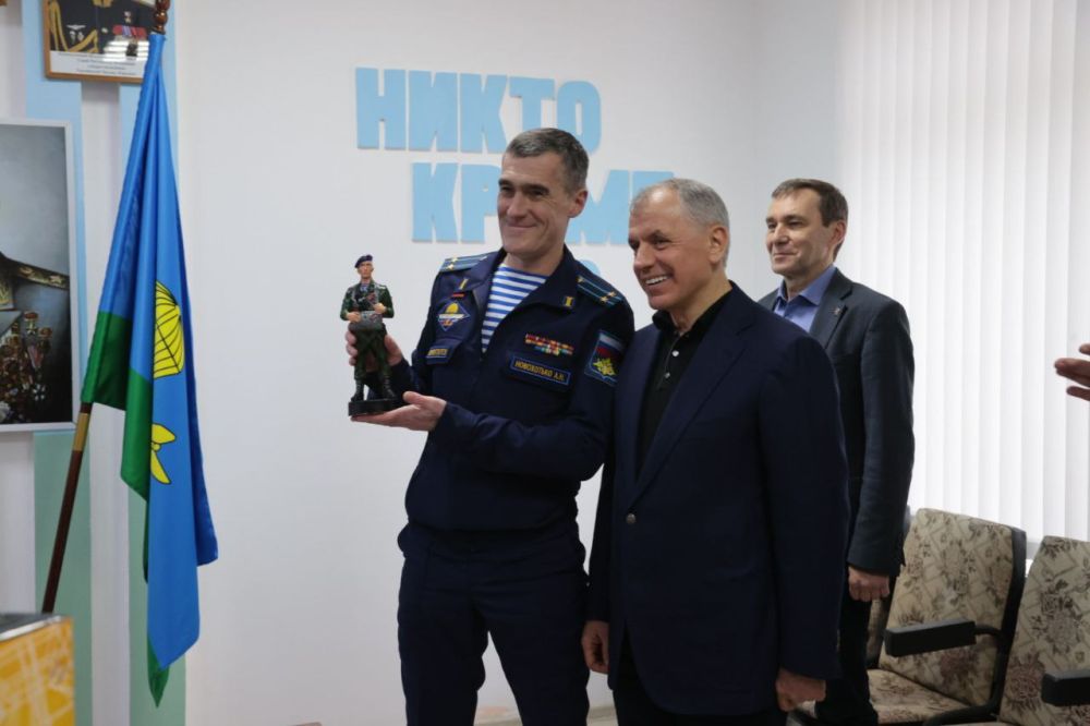 Владимир Константинов: Осмотрел учебно-тренировочную базу и встретился с личным составом 56-го гвардейского десантно-штурмового полка Владимир Константинов: Осмотрел учебно-тренировочную базу и встретился с личным составом 56-го гвардейского десантно-штурмового полка
