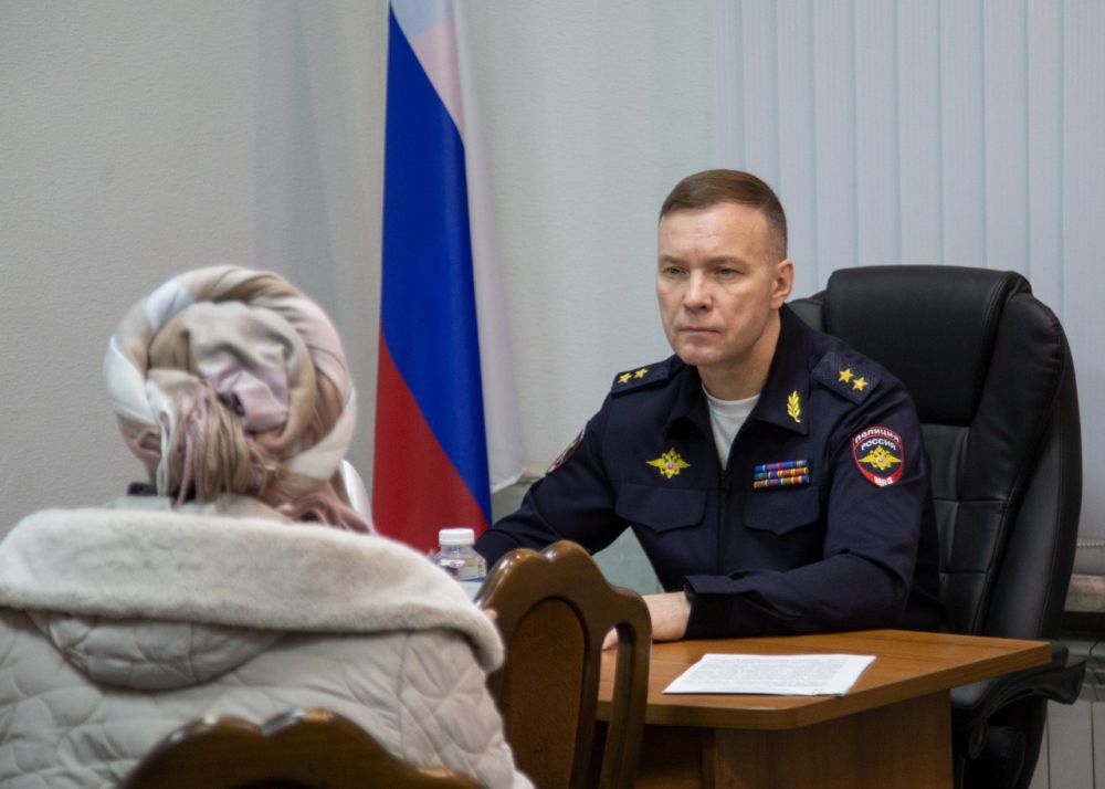 Министр внутренних дел по Республике Крым провел личный прием граждан Министр внутренних дел по Республике Крым провел личный прием граждан