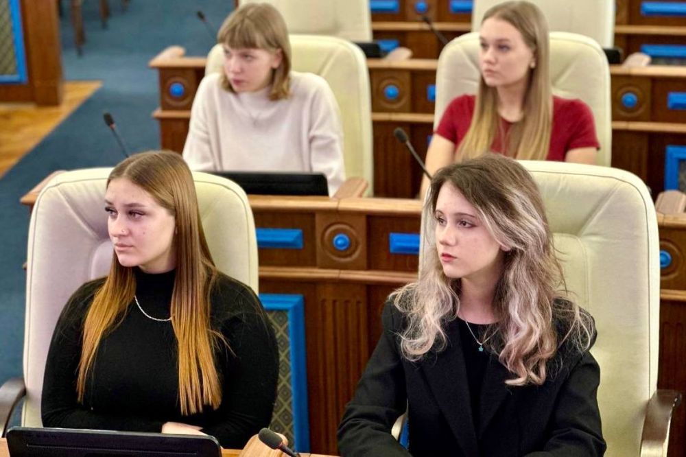 Владимир Немцев: Накануне нашими гостями в Законодательном Собрании Севастополя стали ученики 10-х классов школы Экотех+ Владимир Немцев: Накануне нашими гостями в Законодательном Собрании Севастополя стали ученики 10-х классов школы Экотех+