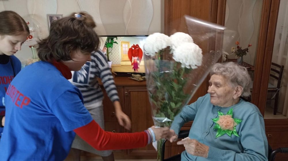 Анжелика Ястребова: Дорогие жители Бахчисарайского района! Сегодня мы отмечаем добрый праздник — День добровольца (волонтера)! Анжелика Ястребова: Дорогие жители Бахчисарайского района! Сегодня мы отмечаем добрый праздник — День добровольца (волонтера)!