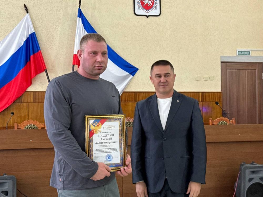 Делать добро просто. Сегодня в зале администрации Черноморского района прошло торжественное мероприятие, посвященное Дню добровольца (волонтера) Делать добро просто. Сегодня в зале администрации Черноморского района прошло торжественное мероприятие, посвященное Дню добровольца (волонтера)