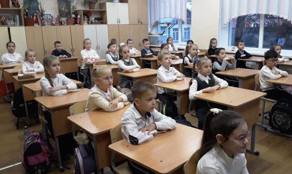 Ко Дню прав человека сотрудники библиотеки-филиала № 4 им. М.М Ко Дню прав человека сотрудники библиотеки-филиала № 4 им. М.М