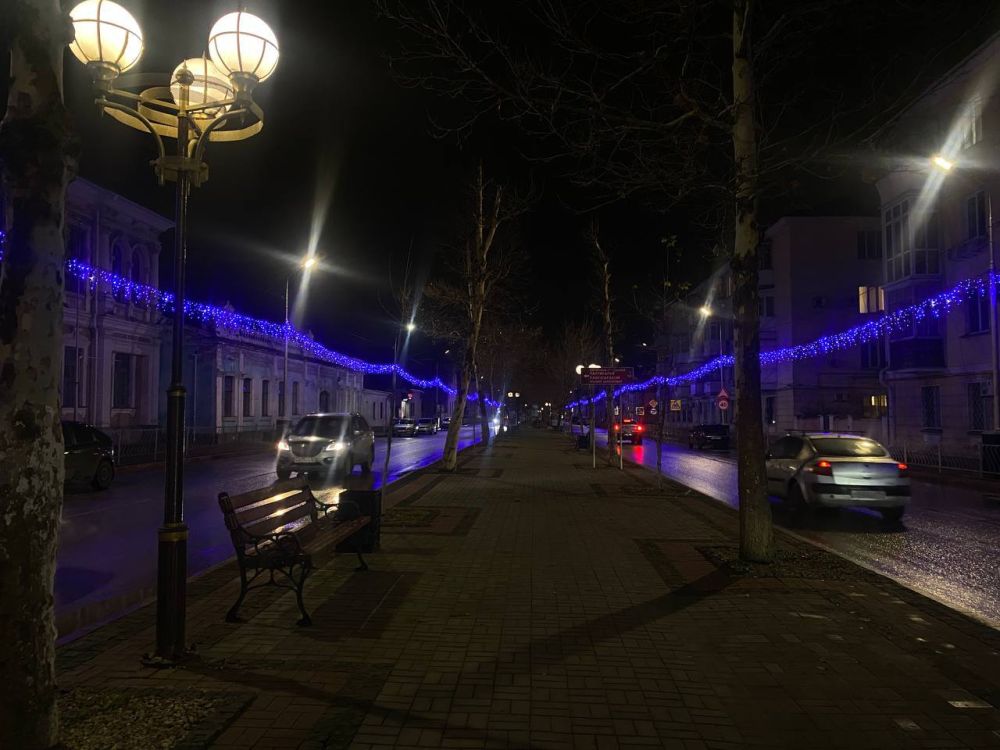 #городские_новости. В Керчи завершили тестирование новогодней иллюминации, с сегодняшнего дня ее включили на постоянно основе #городские_новости. В Керчи завершили тестирование новогодней иллюминации, с сегодняшнего дня ее включили на постоянно основе