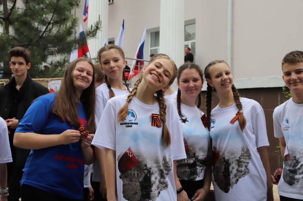 Анжелика Ястребова: Дорогие жители Бахчисарайского района! Сегодня мы отмечаем добрый праздник — День добровольца (волонтера)! Анжелика Ястребова: Дорогие жители Бахчисарайского района! Сегодня мы отмечаем добрый праздник — День добровольца (волонтера)!
