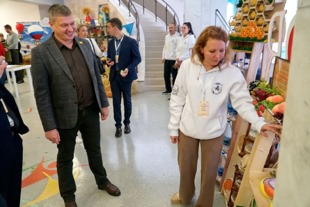 Александр Юрьев: В Евпатории открылся Всекрымский форум сельской молодёжи «Серп и молодость», который уже второй год подряд проходит в санатории «Орен-Крым» Александр Юрьев: В Евпатории открылся Всекрымский форум сельской молодёжи «Серп и молодость», который уже второй год подряд проходит в санатории «Орен-Крым»