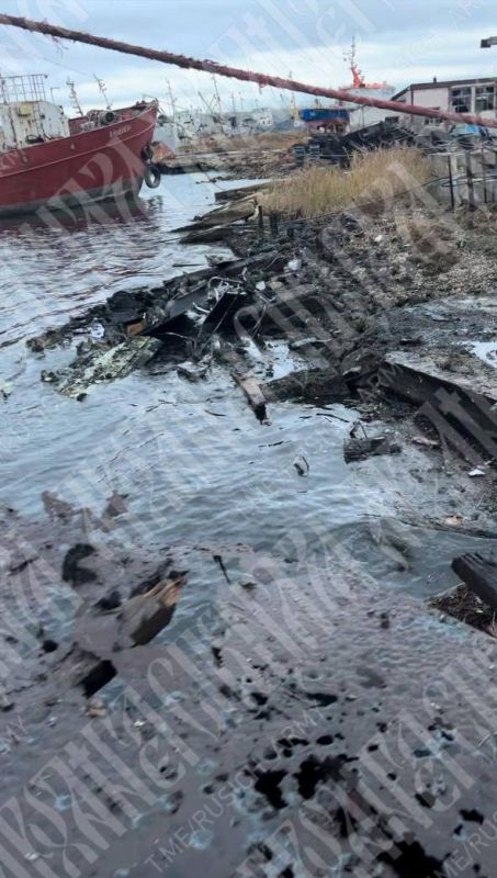 Кадры с уничтоженными сегодня в акватории Чёрного моря БЭК Magura V5 из состава подразделения «Group 13» ГУР Украины Кадры с уничтоженными сегодня в акватории Чёрного моря БЭК Magura V5 из состава подразделения «Group 13» ГУР Украины