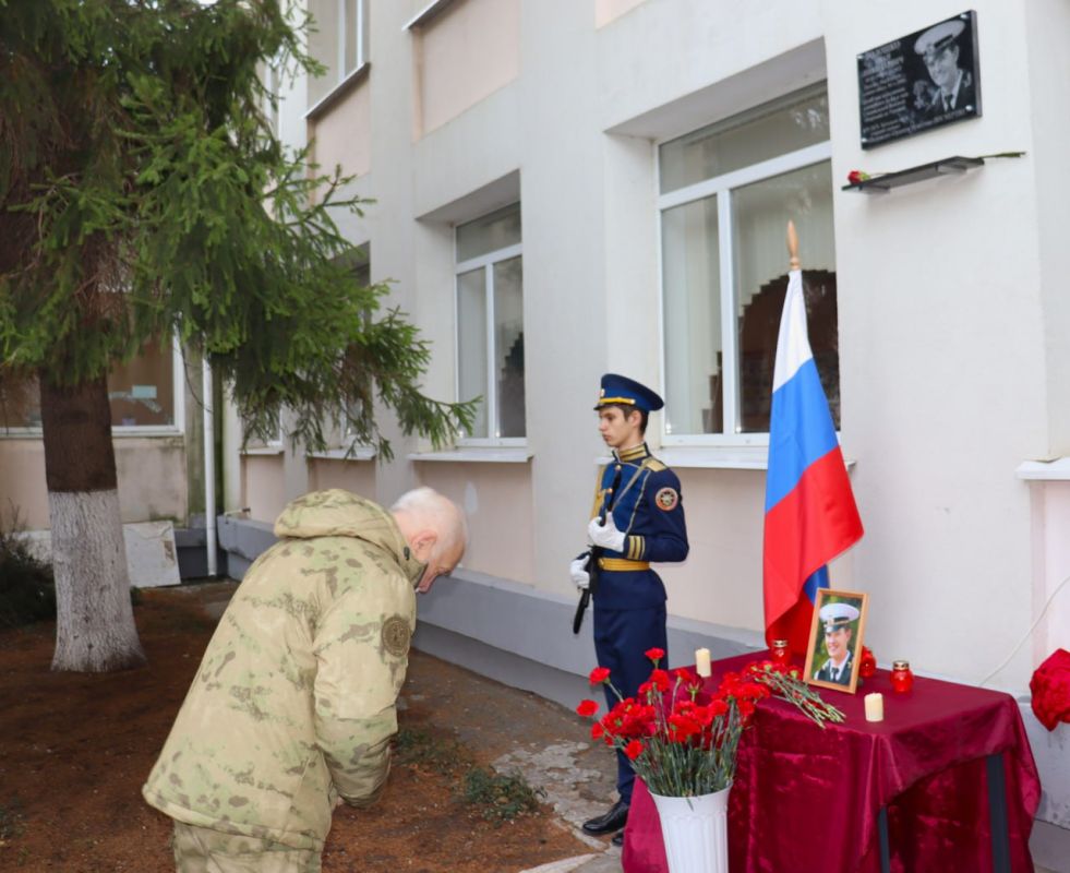 В преддверии Дня Героев Отечества в МБОУ «Мирновская школа №1» состоялось открытие мемориальной доски выпускнику школы, герою, погибшему на СВО – Волошко Ивану Николаевичу В преддверии Дня Героев Отечества в МБОУ «Мирновская школа №1» состоялось открытие мемориальной доски выпускнику школы, герою, погибшему на СВО – Волошко Ивану Николаевичу