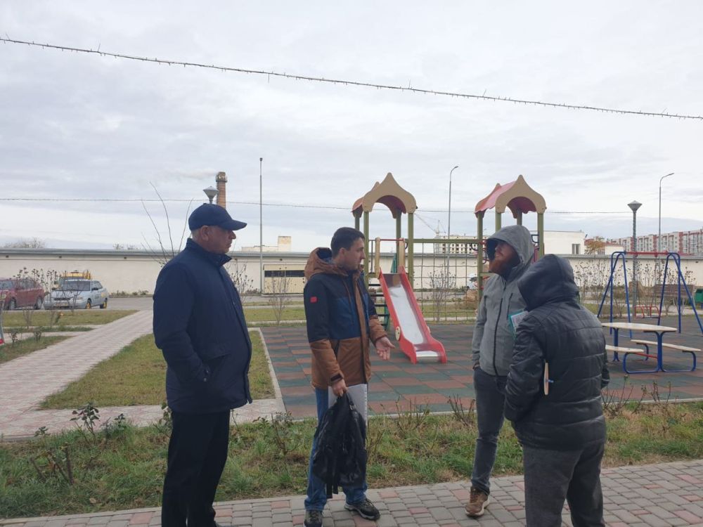 Заместитель председателя Государственного комитета по делам межнациональных отношений Республики Крым Рефат Дердаров провел выездное обследование многоквартирного жилого дома в Евпатории Заместитель председателя Государственного комитета по делам межнациональных отношений Республики Крым Рефат Дердаров провел выездное обследование многоквартирного жилого дома в Евпатории