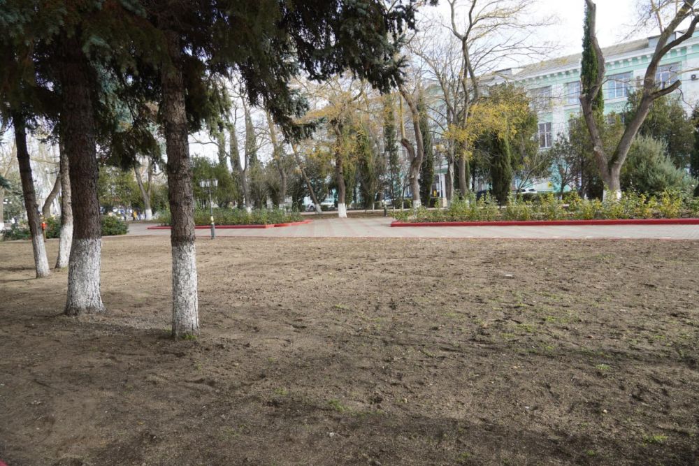 #озеленение. У здания администрации выполняется посев зеленого газона #озеленение. У здания администрации выполняется посев зеленого газона