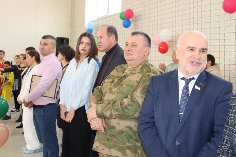 Сегодня глава администрации Сакского района Владилсав Хаджиев, председатель Сакского районного совета Михаил Слободяник, ректор ГБОУ ДПО РК «Крымский республиканский институт постдипломного педагогического образования»... Сегодня глава администрации Сакского района Владилсав Хаджиев, председатель Сакского районного совета Михаил Слободяник, ректор ГБОУ ДПО РК «Крымский республиканский институт постдипломного педагогического образования»...
