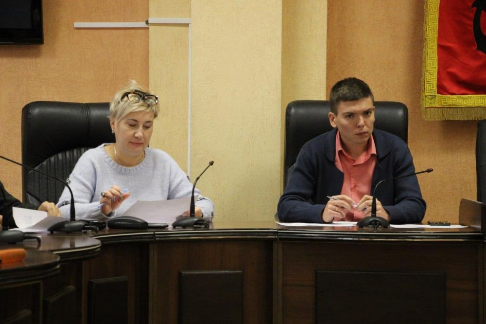 #экономика. Заседание рабочей группы Межведомственной комиссии РК по противодействию нелегальной занятости состоялось в администрации города. Заседание прошло под руководством начальника департамента городского развития... #экономика. Заседание рабочей группы Межведомственной комиссии РК по противодействию нелегальной занятости состоялось в администрации города. Заседание прошло под руководством начальника департамента городского развития...