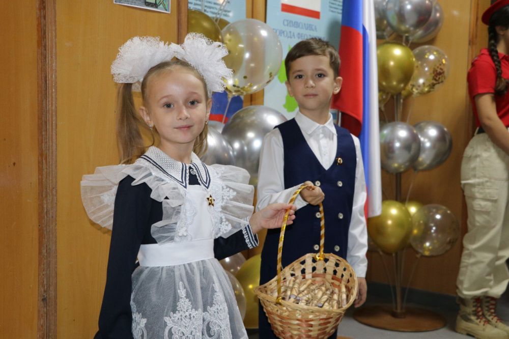 Коллектив феодосийской школы № 10 им. И.Т Коллектив феодосийской школы № 10 им. И.Т