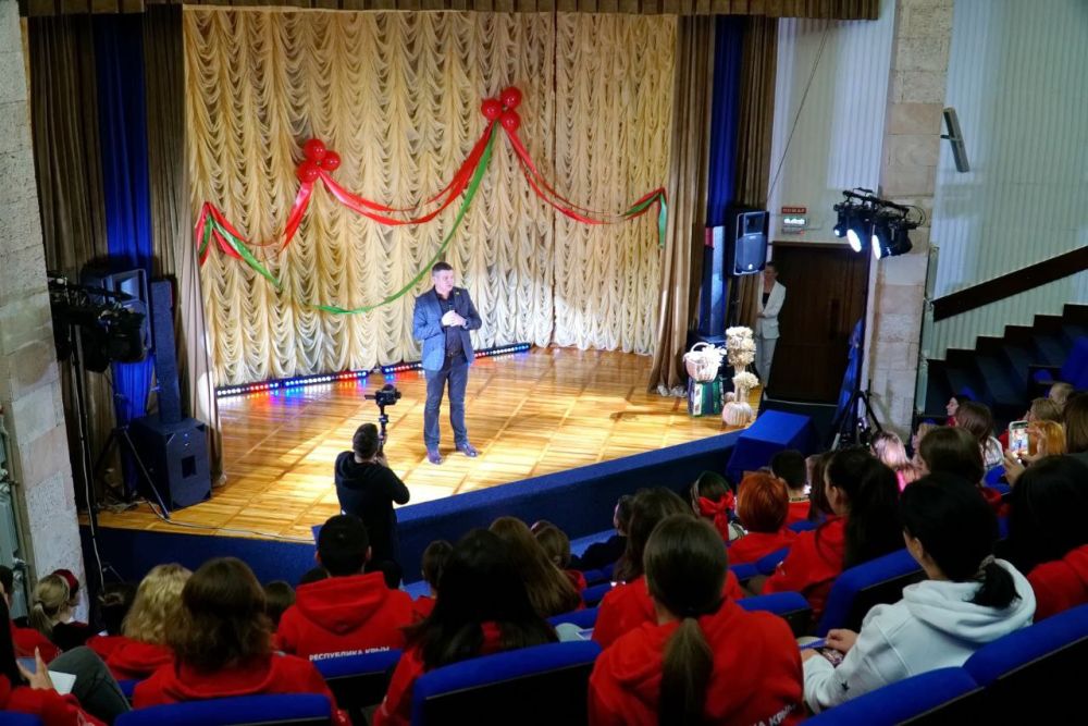 Александр Юрьев: В Евпатории открылся Всекрымский форум сельской молодёжи «Серп и молодость», который уже второй год подряд проходит в санатории «Орен-Крым» Александр Юрьев: В Евпатории открылся Всекрымский форум сельской молодёжи «Серп и молодость», который уже второй год подряд проходит в санатории «Орен-Крым»