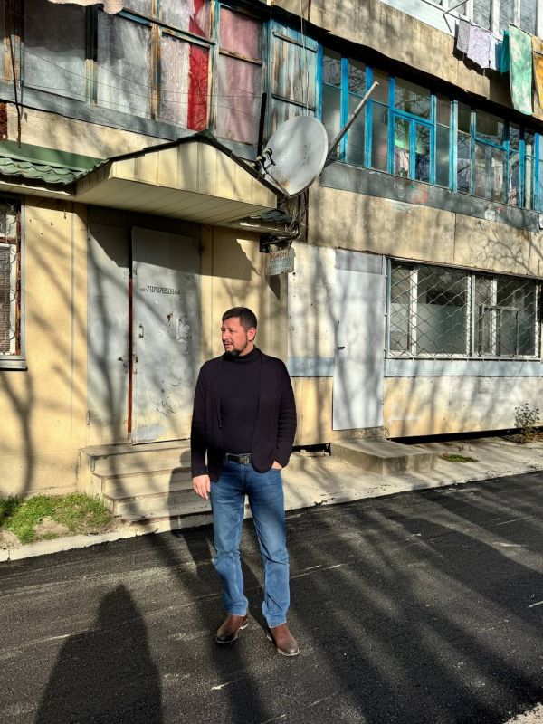 Дмитрий Скобликов: Асфальт во дворах. Сегодня выехал на улицу Фрунзе, д.56 посмотреть как идет асфальтирование межквартального проезда Дмитрий Скобликов: Асфальт во дворах. Сегодня выехал на улицу Фрунзе, д.56 посмотреть как идет асфальтирование межквартального проезда
