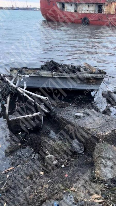 Кадры с уничтоженными сегодня в акватории Чёрного моря БЭК Magura V5 из состава подразделения «Group 13» ГУР Украины Кадры с уничтоженными сегодня в акватории Чёрного моря БЭК Magura V5 из состава подразделения «Group 13» ГУР Украины