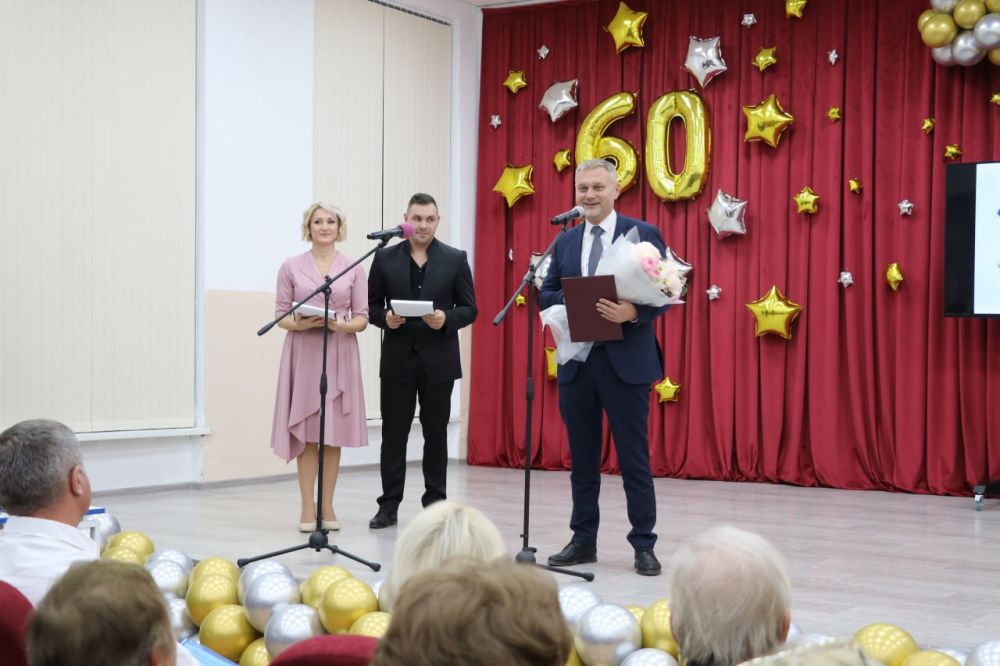 Игорь Ткаченко: Сердечно поздравляю родную школу № 10 с 60-летним юбилеем! Игорь Ткаченко: Сердечно поздравляю родную школу № 10 с 60-летним юбилеем!