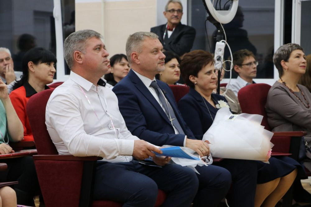 Игорь Ткаченко: Сердечно поздравляю родную школу № 10 с 60-летним юбилеем! Игорь Ткаченко: Сердечно поздравляю родную школу № 10 с 60-летним юбилеем!