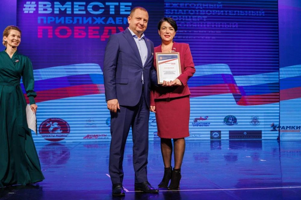 Альберт Куршутов: В рамках благотворительного концерта, посвященного Дню Героев Отечества «Вместе приближаем Победу», поздравил участников с предстоящим праздником и вручил благодарственные письма волонтерам, поддерживающим... Альберт Куршутов: В рамках благотворительного концерта, посвященного Дню Героев Отечества «Вместе приближаем Победу», поздравил участников с предстоящим праздником и вручил благодарственные письма волонтерам, поддерживающим...