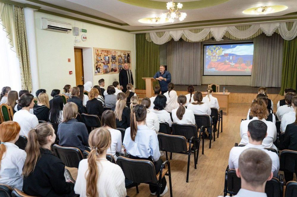 Встреча с героем СВО. 5 декабря 2024 года в Романовском колледже индустрии гостеприимства состоялась особенная встреча, приуроченная ко Дню Героев Отечества. Студенты колледжа имели уникальную возможность пообщаться с... Встреча с героем СВО. 5 декабря 2024 года в Романовском колледже индустрии гостеприимства состоялась особенная встреча, приуроченная ко Дню Героев Отечества. Студенты колледжа имели уникальную возможность пообщаться с...