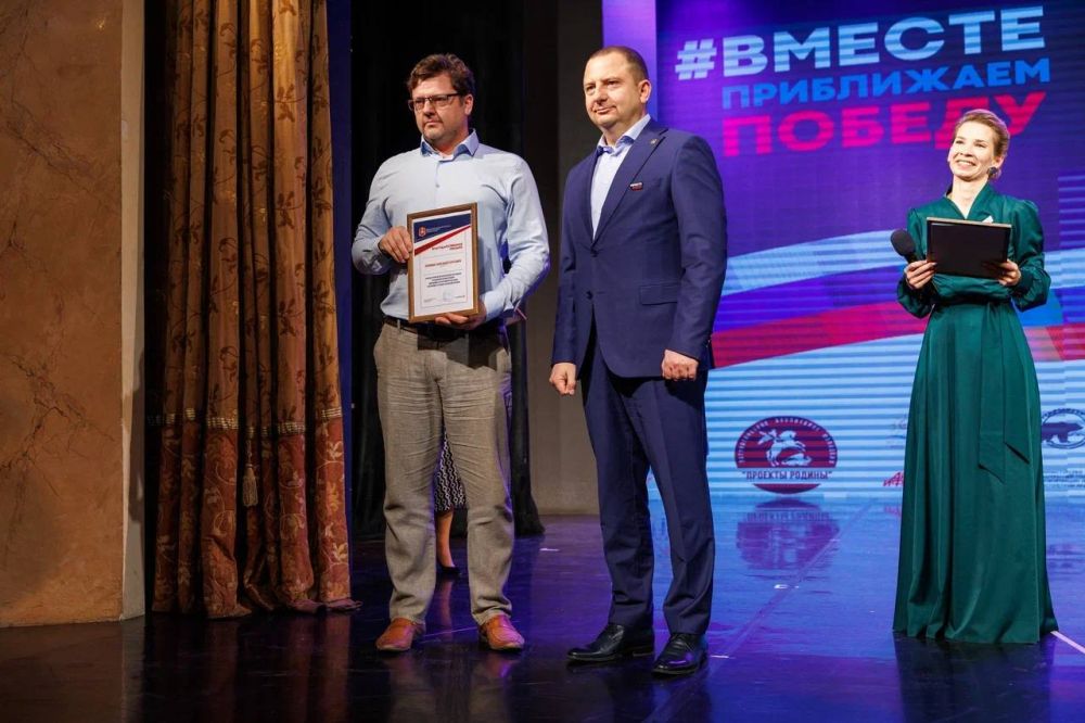 Альберт Куршутов: В рамках благотворительного концерта, посвященного Дню Героев Отечества «Вместе приближаем Победу», поздравил участников с предстоящим праздником и вручил благодарственные письма волонтерам, поддерживающим... Альберт Куршутов: В рамках благотворительного концерта, посвященного Дню Героев Отечества «Вместе приближаем Победу», поздравил участников с предстоящим праздником и вручил благодарственные письма волонтерам, поддерживающим...