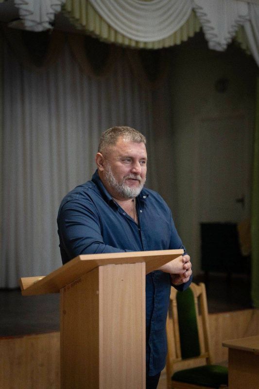 Встреча с героем СВО. 5 декабря 2024 года в Романовском колледже индустрии гостеприимства состоялась особенная встреча, приуроченная ко Дню Героев Отечества. Студенты колледжа имели уникальную возможность пообщаться с... Встреча с героем СВО. 5 декабря 2024 года в Романовском колледже индустрии гостеприимства состоялась особенная встреча, приуроченная ко Дню Героев Отечества. Студенты колледжа имели уникальную возможность пообщаться с...