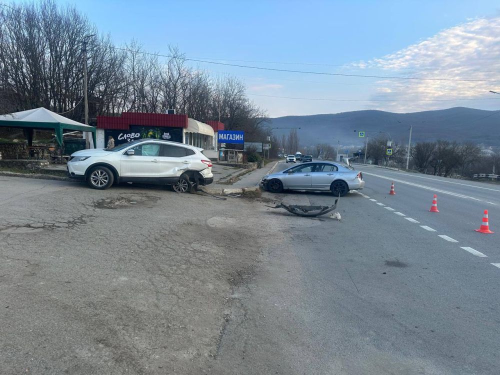 Подросток пострадал в ДТП на дороге Ялта – Севастополь Подросток пострадал в ДТП на дороге Ялта – Севастополь