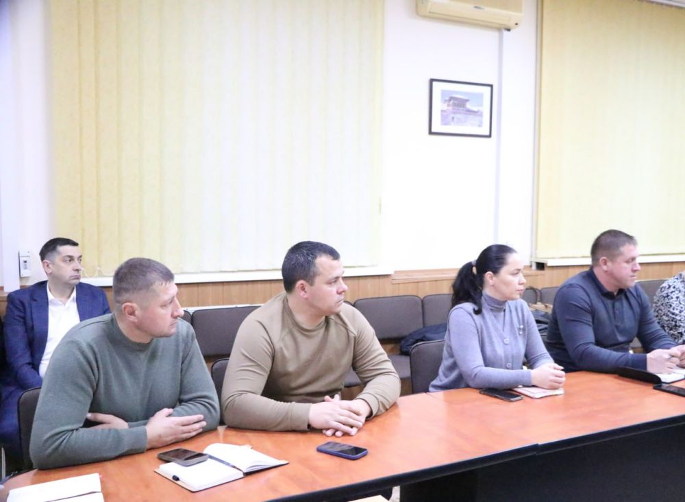 Ольга Урайкина: Совместно с главой администрации Бахчисарайского района Анжеликой Ястребовой в малом зале администрации района провели аппаратное совещание с главами поселений Ольга Урайкина: Совместно с главой администрации Бахчисарайского района Анжеликой Ястребовой в малом зале администрации района провели аппаратное совещание с главами поселений