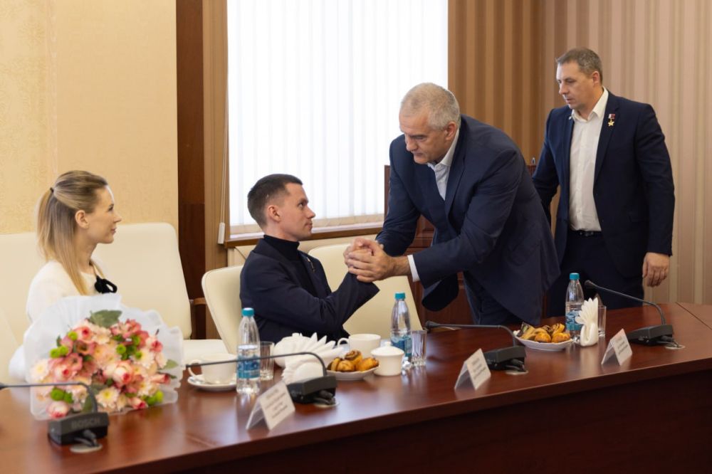 Глава Крыма встретился с Героями России Глава Крыма встретился с Героями России