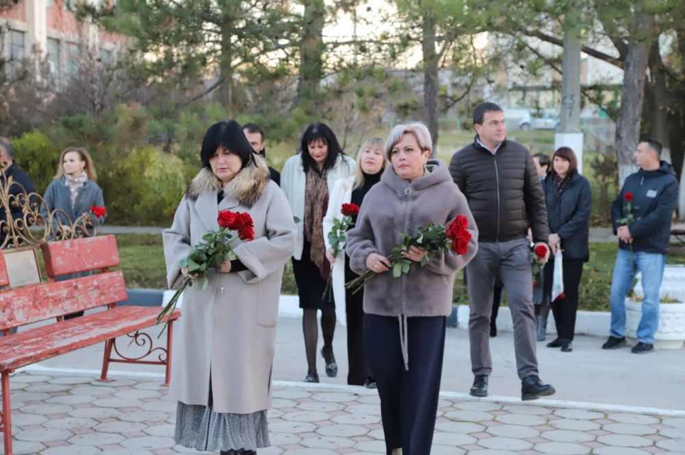 Анжелика Ястребова: В Бахчисарае почтили память Героев Отечества Анжелика Ястребова: В Бахчисарае почтили память Героев Отечества