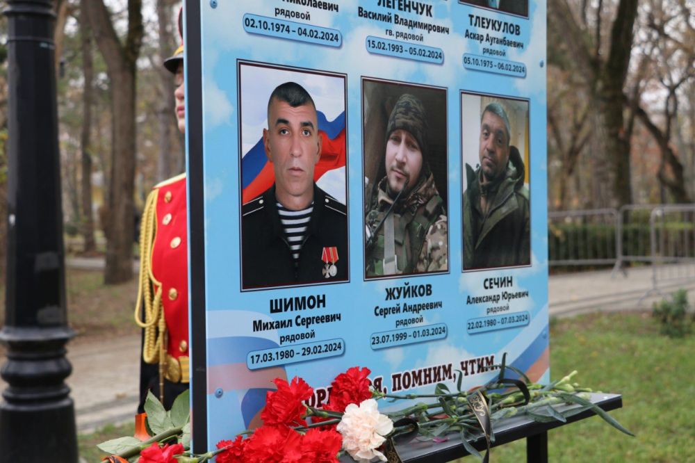 В День Героев Отечества в Феодосии открыли Аллею памяти воинов В День Героев Отечества в Феодосии открыли Аллею памяти воинов