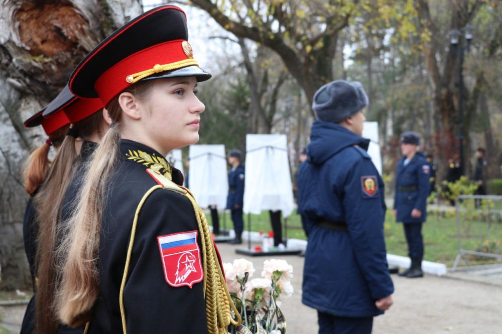 В День Героев Отечества в Феодосии открыли Аллею памяти воинов В День Героев Отечества в Феодосии открыли Аллею памяти воинов