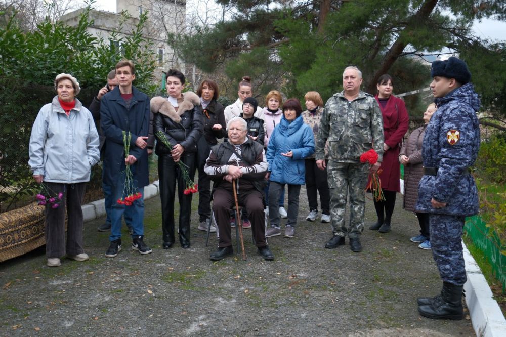 В Ялте открыли Аллею памяти, посвящённую участникам СВО В Ялте открыли Аллею памяти, посвящённую участникам СВО