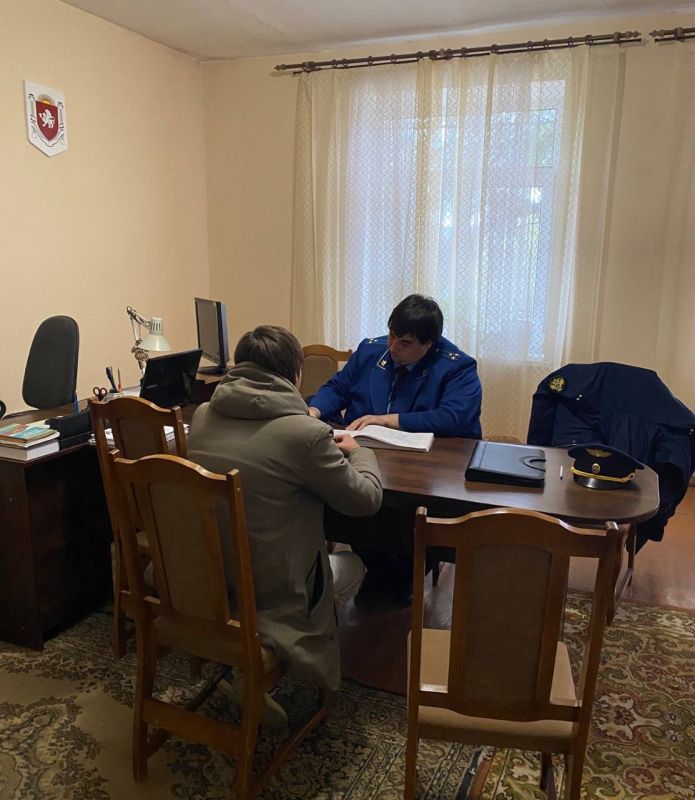 В Судаке прокурор провел выездной прием граждан В Судаке прокурор провел выездной прием граждан