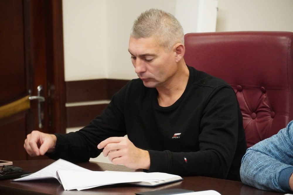 Глава администрации Керчи Олег КАТОРГИН провел аппаратное совещание с заместителями и начальниками структурных подразделений администрации, в котором принял участие глава муниципального образования Денис КОЛЕСНИК Глава администрации Керчи Олег КАТОРГИН провел аппаратное совещание с заместителями и начальниками структурных подразделений администрации, в котором принял участие глава муниципального образования Денис КОЛЕСНИК