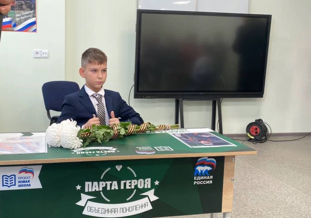 Игорь Кастюкевич: Вадимской школе Херсонской области в День героев Отечества по проекту «Единой России» открыли две «Парты Героя» Игорь Кастюкевич: Вадимской школе Херсонской области в День героев Отечества по проекту «Единой России» открыли две «Парты Героя»