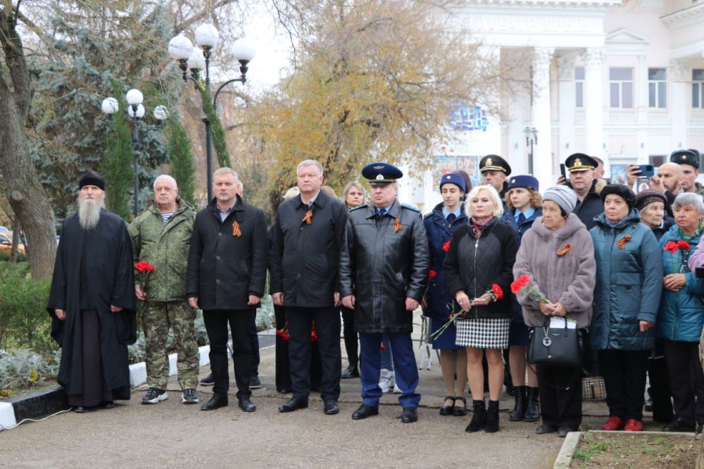 В День Героев Отечества в Феодосии открыли Аллею памяти воинов В День Героев Отечества в Феодосии открыли Аллею памяти воинов