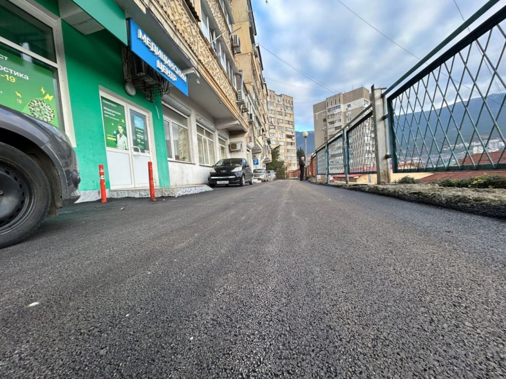 Делимся хорошими новостями: ещё 7 внутридворовых проездов Ялты отремонтировали Делимся хорошими новостями: ещё 7 внутридворовых проездов Ялты отремонтировали