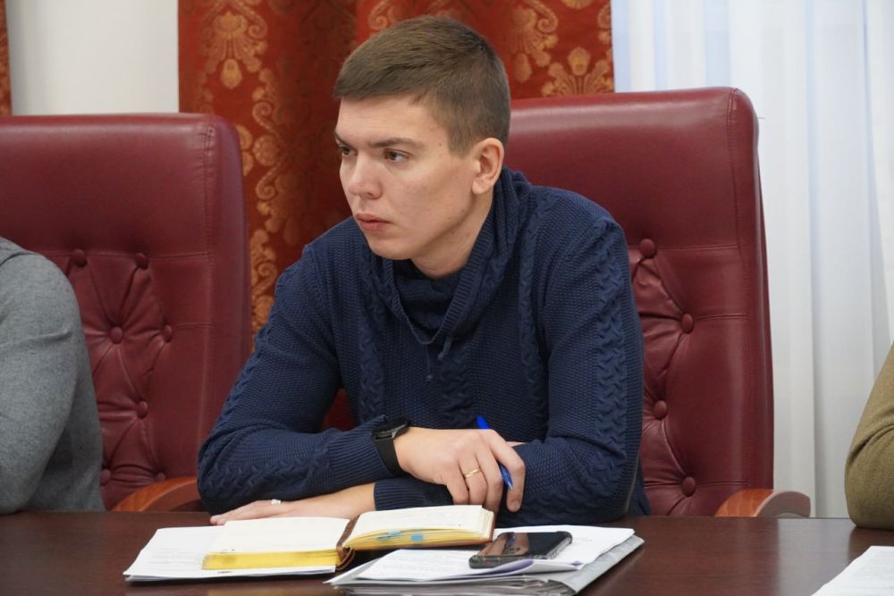 Глава администрации Керчи Олег КАТОРГИН провел аппаратное совещание с заместителями и начальниками структурных подразделений администрации, в котором принял участие глава муниципального образования Денис КОЛЕСНИК Глава администрации Керчи Олег КАТОРГИН провел аппаратное совещание с заместителями и начальниками структурных подразделений администрации, в котором принял участие глава муниципального образования Денис КОЛЕСНИК