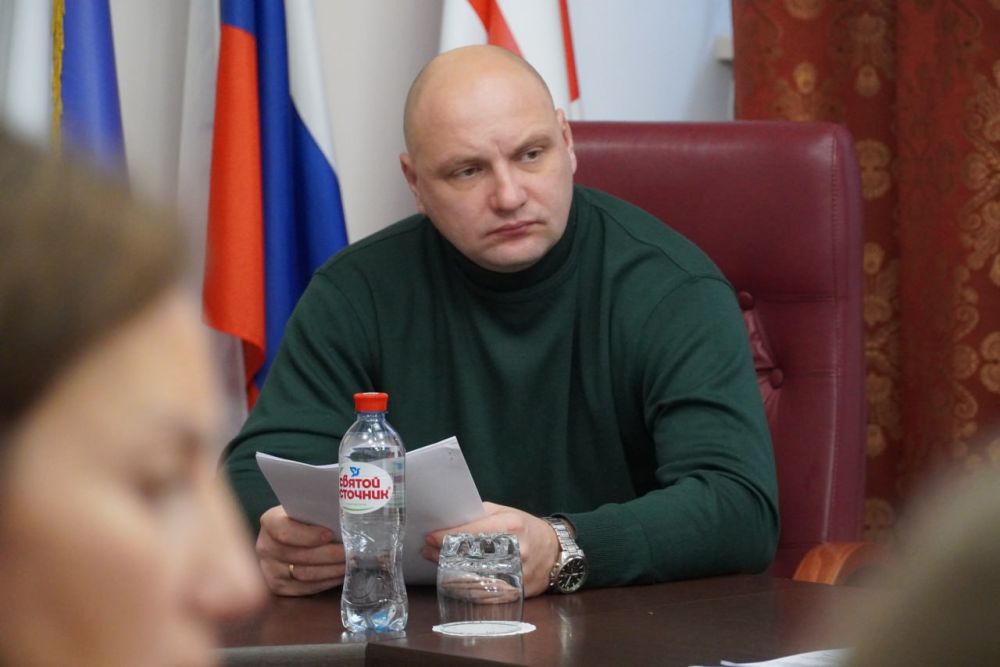 Глава администрации Керчи Олег КАТОРГИН провел аппаратное совещание с заместителями и начальниками структурных подразделений администрации, в котором принял участие глава муниципального образования Денис КОЛЕСНИК Глава администрации Керчи Олег КАТОРГИН провел аппаратное совещание с заместителями и начальниками структурных подразделений администрации, в котором принял участие глава муниципального образования Денис КОЛЕСНИК