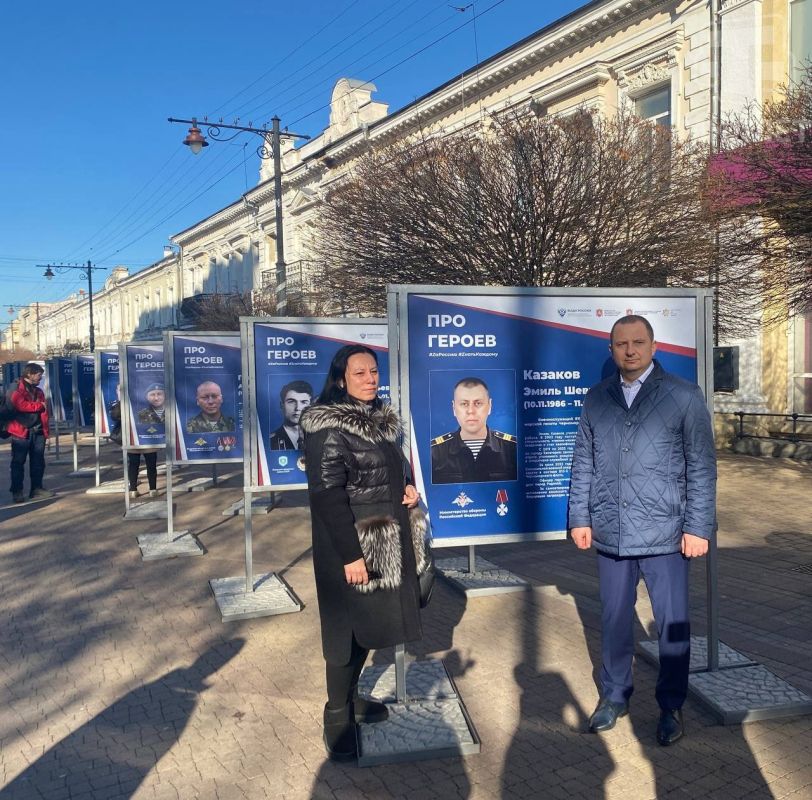 Фотовыставка «Про Героев» открылась в центре Симферополя Фотовыставка «Про Героев» открылась в центре Симферополя