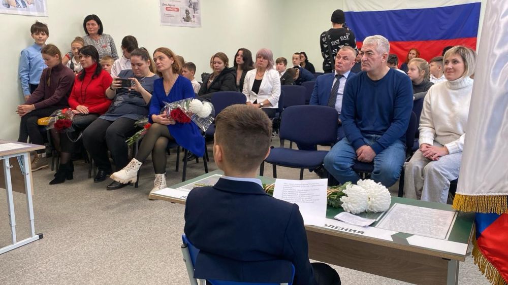 Владимир Сальдо: В Вадимской школе в рамках партийного проекта «Единой России» открыли две «Парты Героя» Владимир Сальдо: В Вадимской школе в рамках партийного проекта «Единой России» открыли две «Парты Героя»