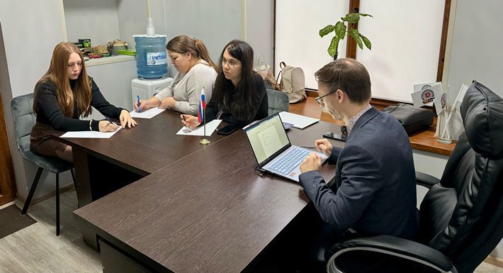 Юрий Штурцев и Инна Шишова провели бесплатную юридическую консультацию Юрий Штурцев и Инна Шишова провели бесплатную юридическую консультацию