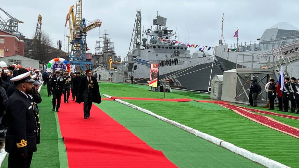 Новейший фрегат «Адмирал Бутаков», предназначенный для Севастополя, пришлось переименовать и продать в Индию Новейший фрегат «Адмирал Бутаков», предназначенный для Севастополя, пришлось переименовать и продать в Индию