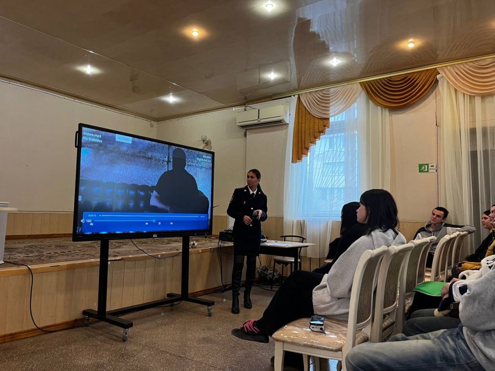 В Севастополе сотрудники полицейского наркоконтроля провели антинаркотическую беседу со студентами колледжа В Севастополе сотрудники полицейского наркоконтроля провели антинаркотическую беседу со студентами колледжа