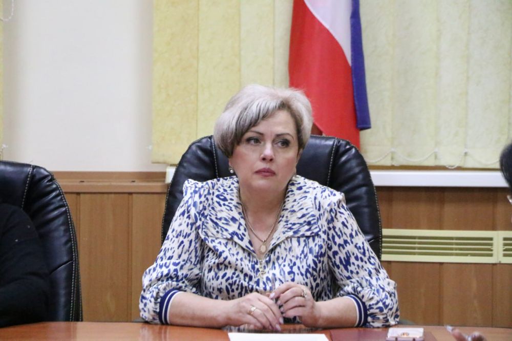 Ольга Урайкина: Совместно с главой администрации Бахчисарайского района Анжеликой Ястребовой в малом зале администрации района провели аппаратное совещание с главами поселений Ольга Урайкина: Совместно с главой администрации Бахчисарайского района Анжеликой Ястребовой в малом зале администрации района провели аппаратное совещание с главами поселений
