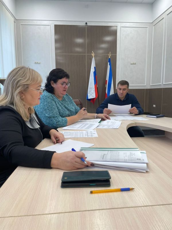 Под руководством первого заместителя министра строительства и архитектуры Республики Крым Александра Резникова прошло рабочее совещание с представителями Министерства труда и социальной защиты Республики Крым, Министерства... Под руководством первого заместителя министра строительства и архитектуры Республики Крым Александра Резникова прошло рабочее совещание с представителями Министерства труда и социальной защиты Республики Крым, Министерства...