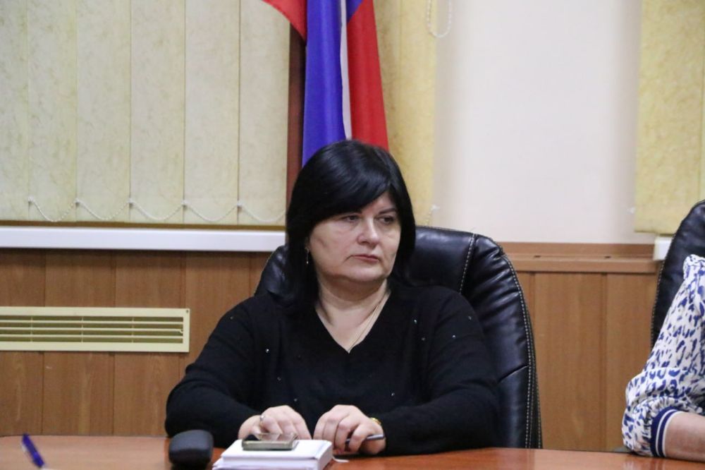 Ольга Урайкина: Совместно с главой администрации Бахчисарайского района Анжеликой Ястребовой в малом зале администрации района провели аппаратное совещание с главами поселений Ольга Урайкина: Совместно с главой администрации Бахчисарайского района Анжеликой Ястребовой в малом зале администрации района провели аппаратное совещание с главами поселений