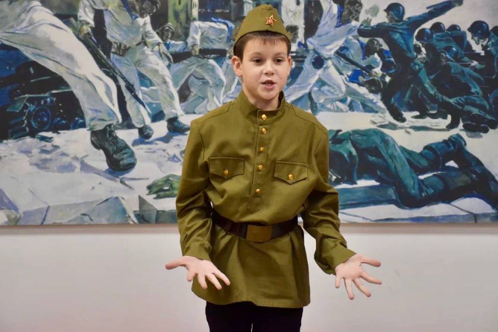Центр военно-патриотического воспитания учащейся молодёжи провёл конкурс чтецов «Героями не рождаются-героями становятся!» Центр военно-патриотического воспитания учащейся молодёжи провёл конкурс чтецов «Героями не рождаются-героями становятся!»