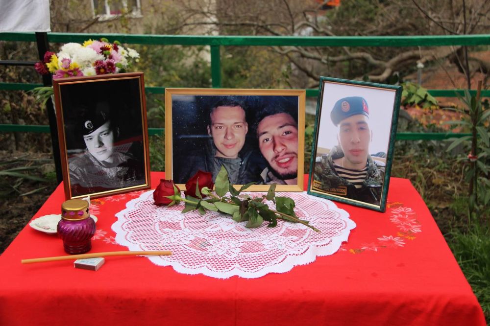 В Ялте открыли Аллею памяти, посвящённую участникам СВО В Ялте открыли Аллею памяти, посвящённую участникам СВО